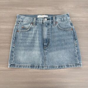 NWOT Aritzia Denim Forum The '90s Ricci Denim Skirt